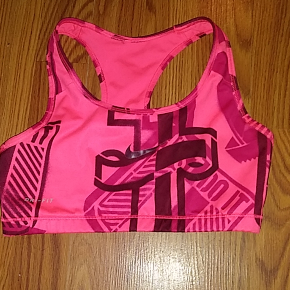 Nike pro sports bra size Small